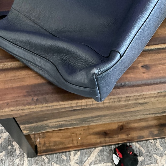 Navy blue Coach shoulder bag with gold hardware - Picture 10 of 10